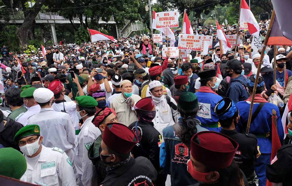 Jokowi mundur atau revolusi