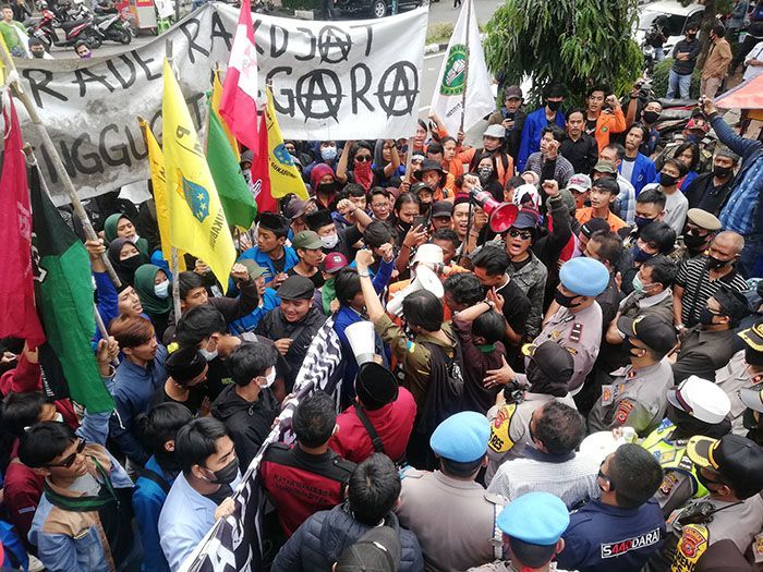 Ilustrasi Demonstrasi mahasiswa tolak omnibus law. /Pikiran-Rakyat.com/Ahmad Rayadie/