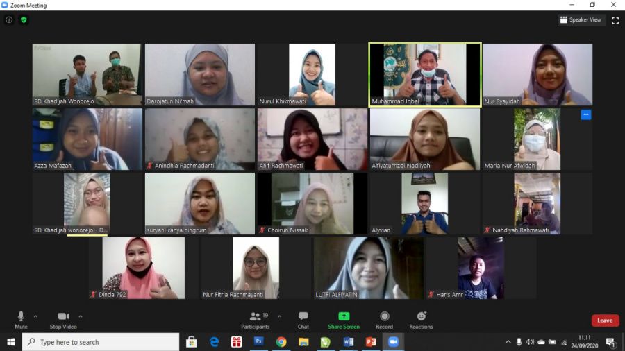 Sejumlah wali murid saat pengarahan penyerahan rapot. Foto: Ist
