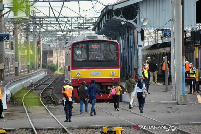 Mulai Hari Ini Jadwal Krl Commuter Line Kembali Normal Pikiran Rakyat Depok