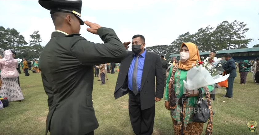 Viral kisah anak TNI jadi perwira padahal ayahnya berpangkat Serda