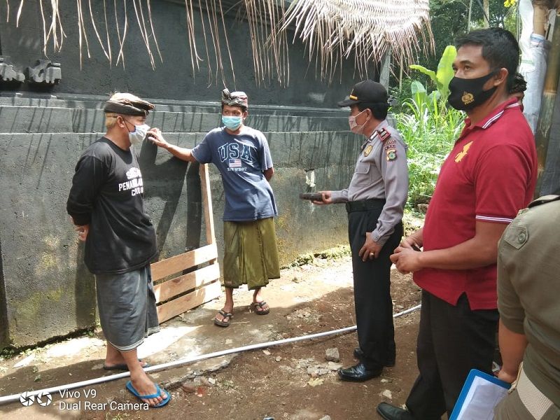  Untuk mengantisipasi Penyebaran Covid-19, di wilayah Bangli, Bali tim gabungan menindak 24 pelanggar dalam operasi prokes di Kecamatan Tembuku, Senin 19 oktober 2020