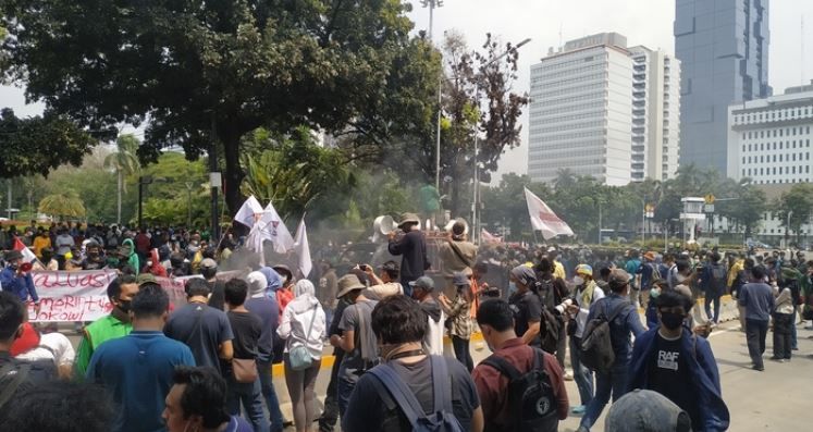 Demo UU Ciptaker di Kawasan Patung Kuda Jakarta Pusat: Pihak kepolisian telah berhasil membongkar salah satu grup pelajar di medsos yang berisi ajakan untuk membawa senjata tajam dan kerusuhan. /RRI/