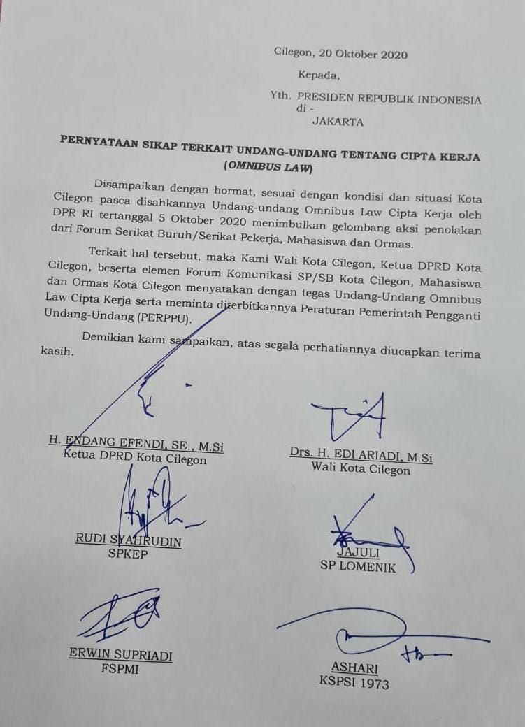 Surat Pernyataan sikap terkait Omnibus Law Cipta Kerja yang ditandatangani Wali Kota Cilegon Edi Ariadi, Selasa 20 Oktober 2020.