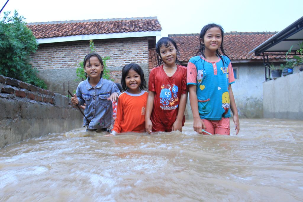 Banjir di Kecamatan Paseh, Kabupaten Bandung sebelum masa pandemi Covid-19, awal 2020 lalu.