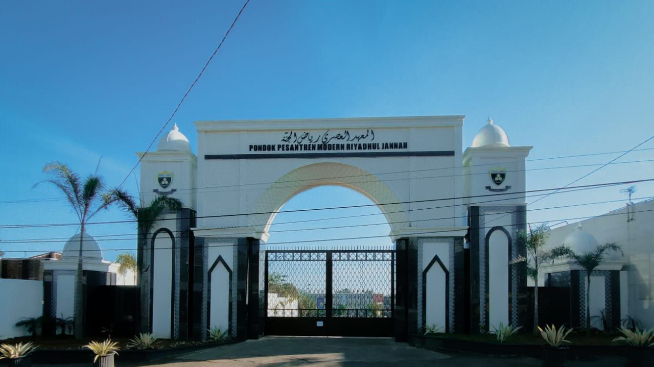 Pintu Masuk Pondok Pesantren Riyadhul Jannah