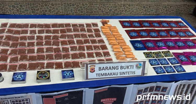 Puluhan paket tembakau gorila yang diamankan di Polres Cimahi, Jumat 23 Oktober 2020.*