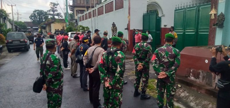 Tim Gabungan Penindak Pelanggar Prokes melaksanakan Yustisi Prokes di Pasar Desa Adat Sempidi, Kwanji Sempidi , Mengwi Sabtu 24 Oktober 2020