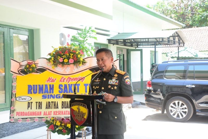 Pangdam IX Udayana memberi sambutan dalam reopening rumah sakit setelah melantik 400 Prajurit Tamtama TNI AD dalam upacara Penutupan Pendidikan Gelombang I TA 2020, Sabtu 24 Oktober 2020
