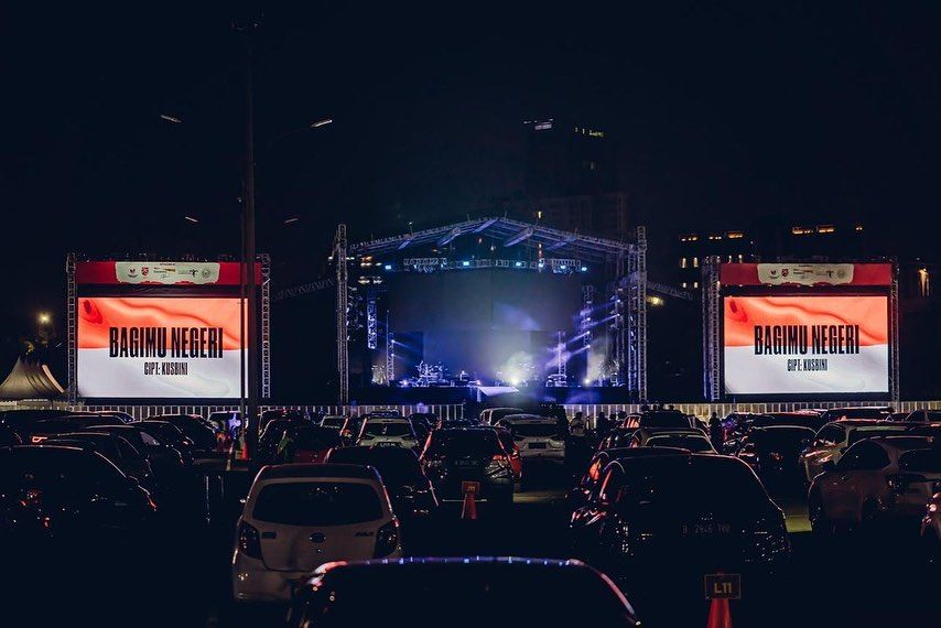  Konser Drive-In ‘NEW LIVE! EXPERIENCE 2020’ yang digelar pada 29 & 30 Agustus 2020 di Parkir Barat JIEXPO Kemayoran, Jakarta. 