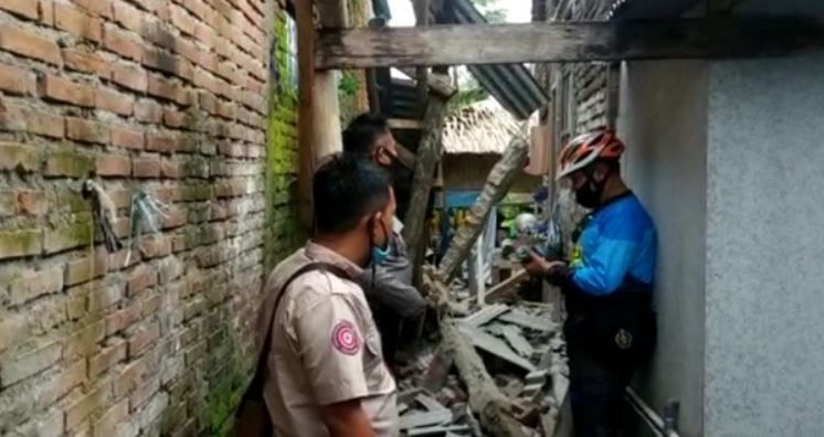 Gempa bumi berkekuatan 5.9 skala richter mengguncang wilayah Kabupaten Pangandaran pada Minggu, 25 Oktober 2020.