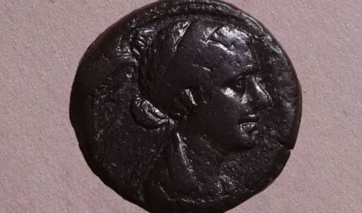 Koin yang dipercaya menampilkan Cleopatra.