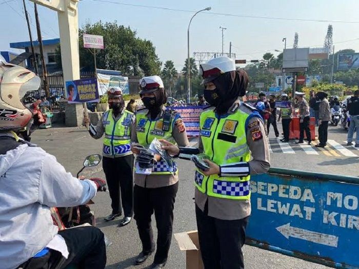 Ilustrasi suasana pihak kepolisaan saat sedang melakukan Operasi Patuh Lodaya kendaraan bermotor di kawasan Bogor, Jawa Barat.