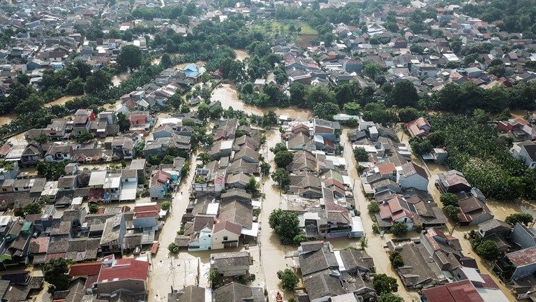 Kali Bekasi Meluap Diguyur Hujan Lebat Berikut Data 9 Desa Yang