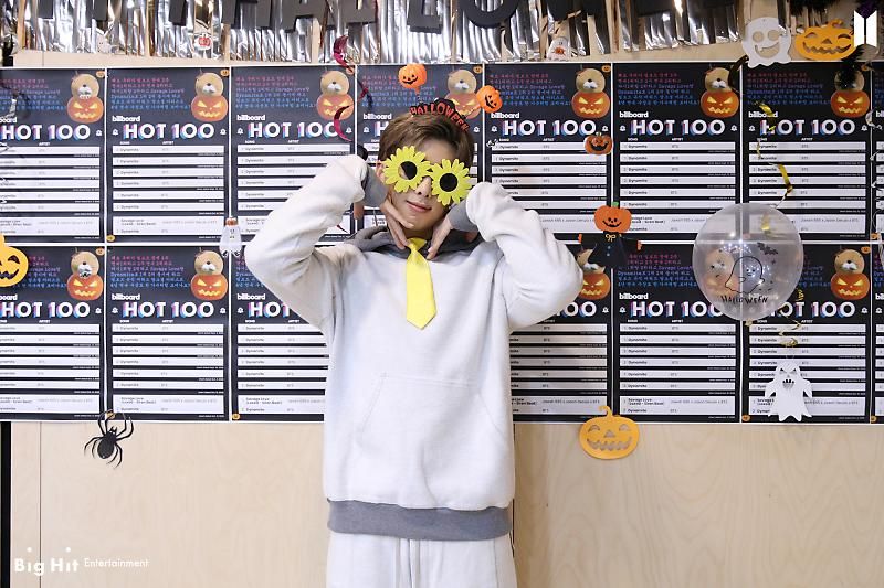 Kostum RM saat Halloween Night