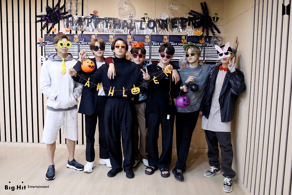 BTS saat rayakan Halloween Night