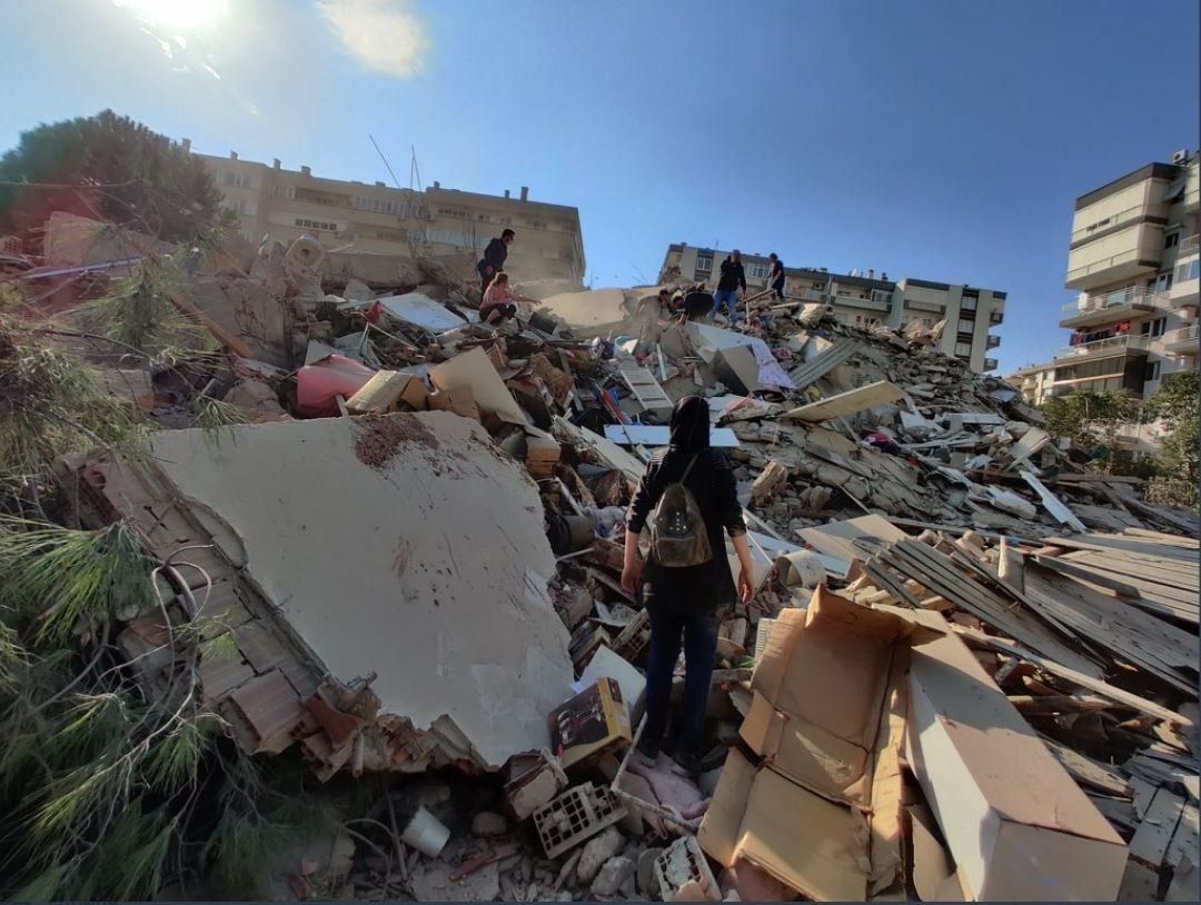gempa dan tsunami Turki sejumlah bangunan runtuh 
