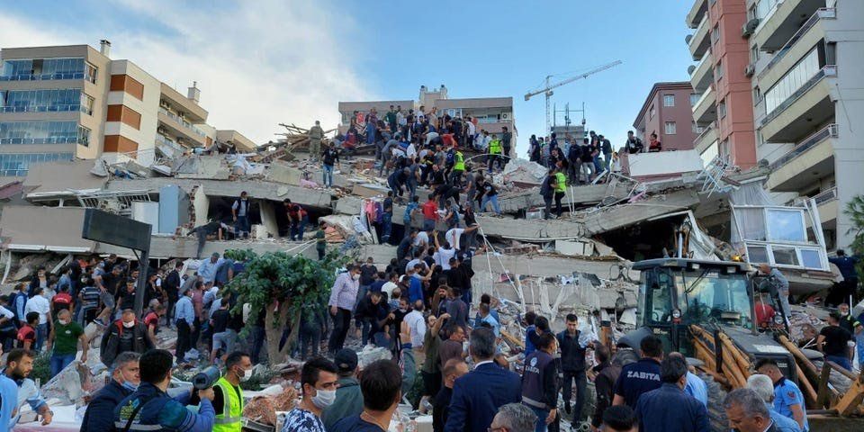 Kerusakan akibat gempa bumi di Turki.*