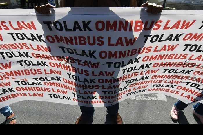 Ilustrasi demonstrasi menolak Omnibus Law.