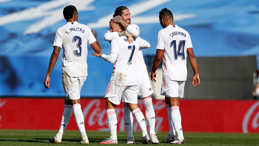 Para pemain Real Madrid merayakan gol.