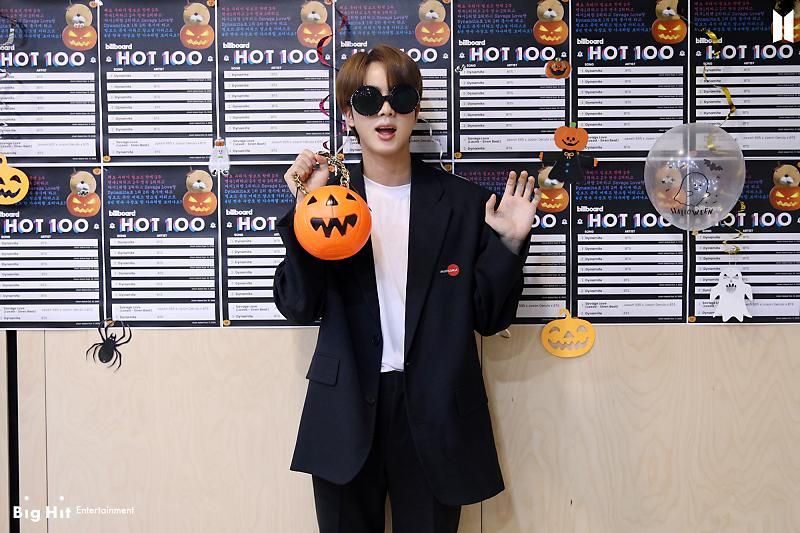Jin saat rayakan Halloween Night