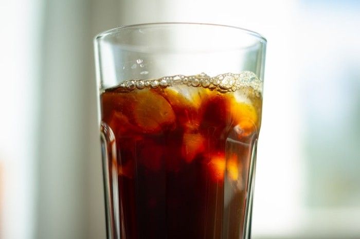 Minuman dengan tambahan gula seperti soda dapat meningkatkan gula darah seketika.*/
