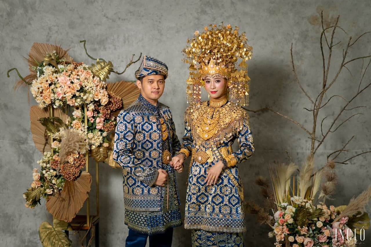 Ilustrasi pakaian adat Indonesia terpopuler, Asean Gede baju adat asal Sumatera Selatan.