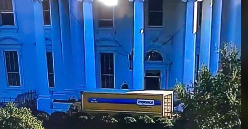 Truk pindahan di Gedung Putih.