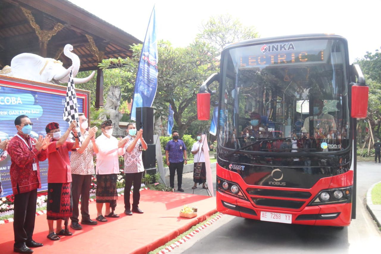 Gubernur Bali  Resmikan Bus Listrik Pertama Dalam Sejarah 