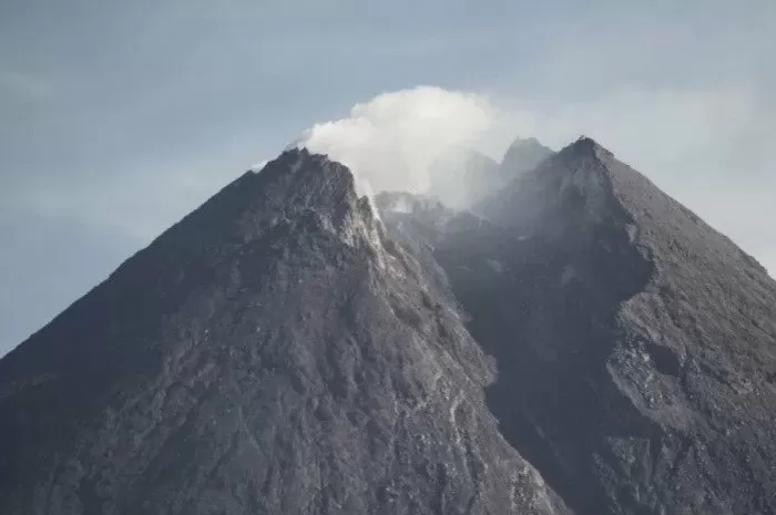 Gunung Merapi Siaga Disparpora Magelang Hentikan Aktivitas Wisatawan Pikiran Rakyat Tasikmalaya
