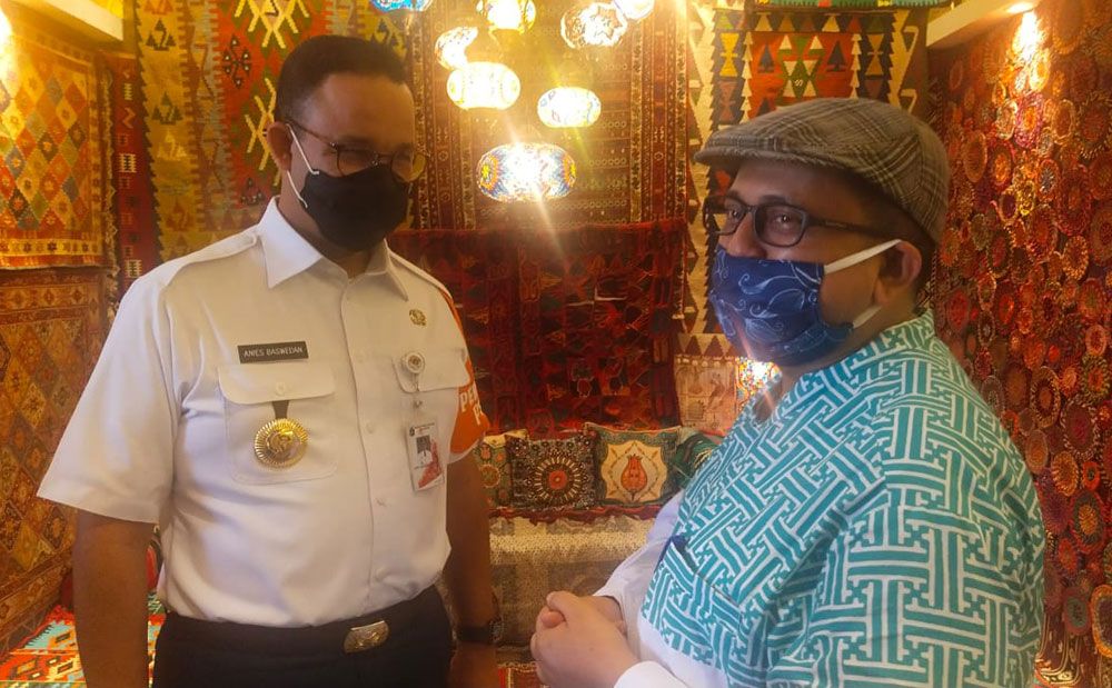 Ustadz Haikal Hassan alias Babeh saat bersama Gubernur DKI Jakarta Anies Baswedan.