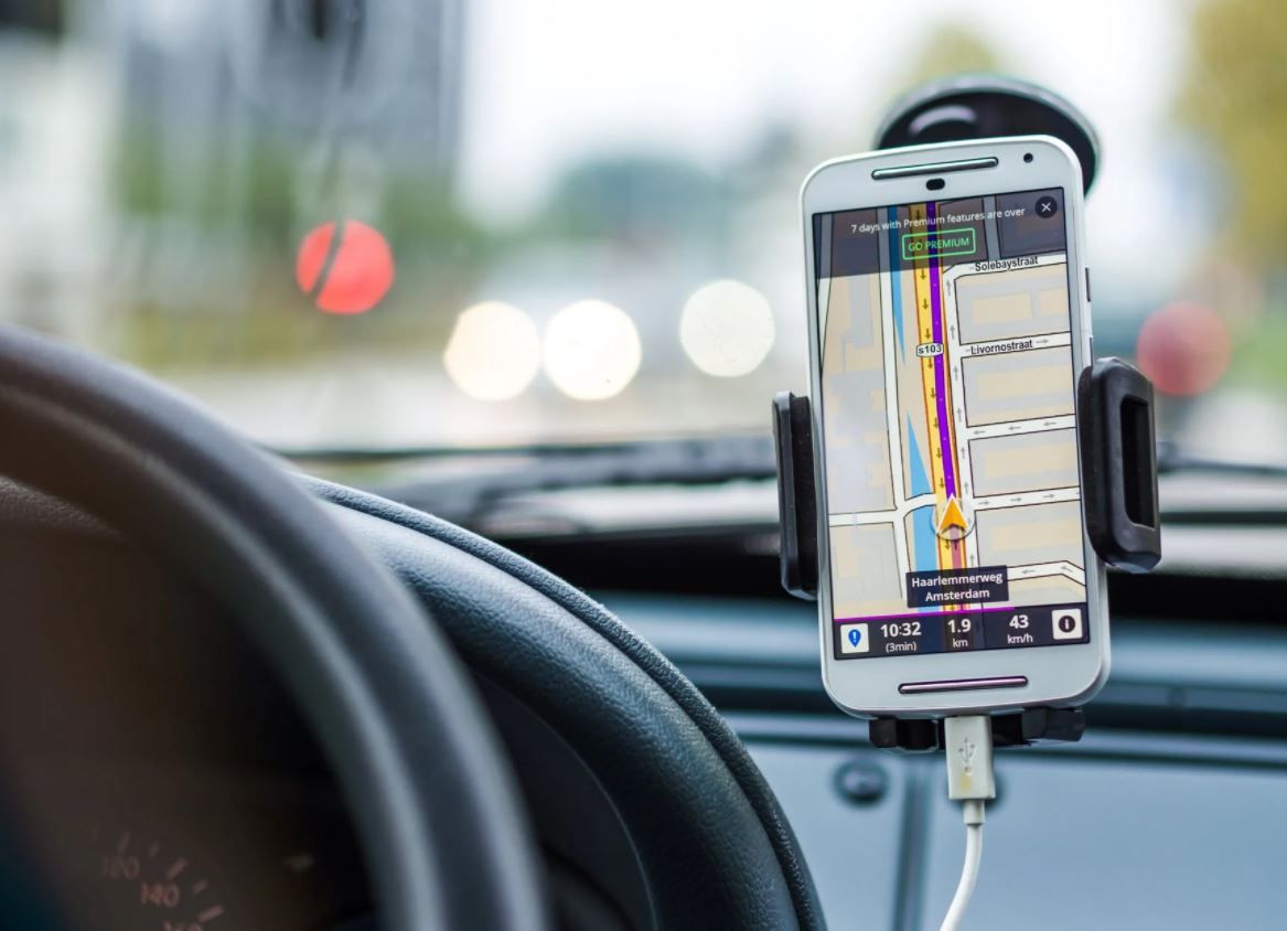 Ilustrasi aplikasi GPS terbaik dan gratis.