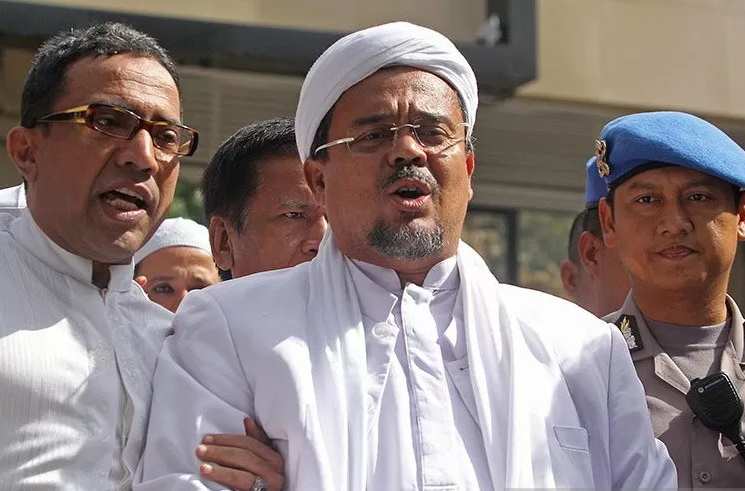 Imam Besar FPI, Habib Rizieq Shihab. Ribuan Orang Mulai Berdatangan Sambut Habib Rizieq di Jakarta, Pagi Ini Tiba di Tanah Air /Galamedia /Zona Priangan