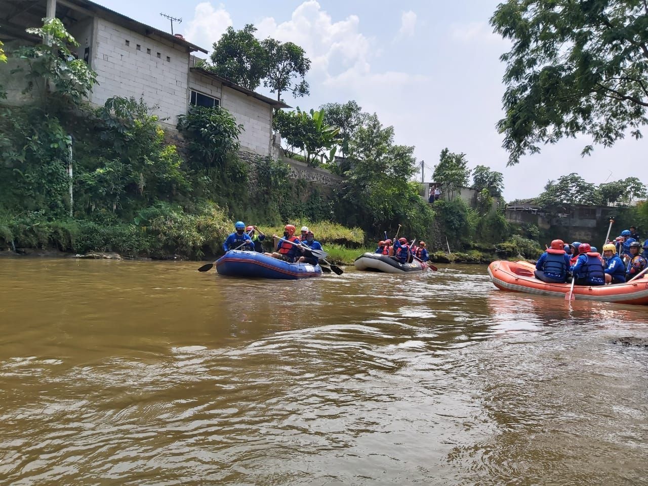 Tim Ekspedisi Sungai Ciliwung yang dipimpin Wali Kota Bogor Bima Arya.