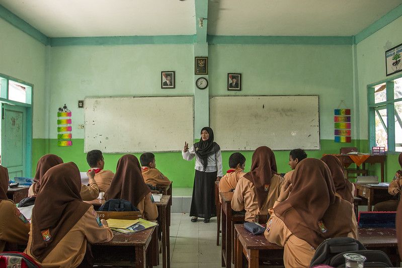 Kumpulan Puisi Tentang Guru, Cocok Dibaca saat Peringatan ...