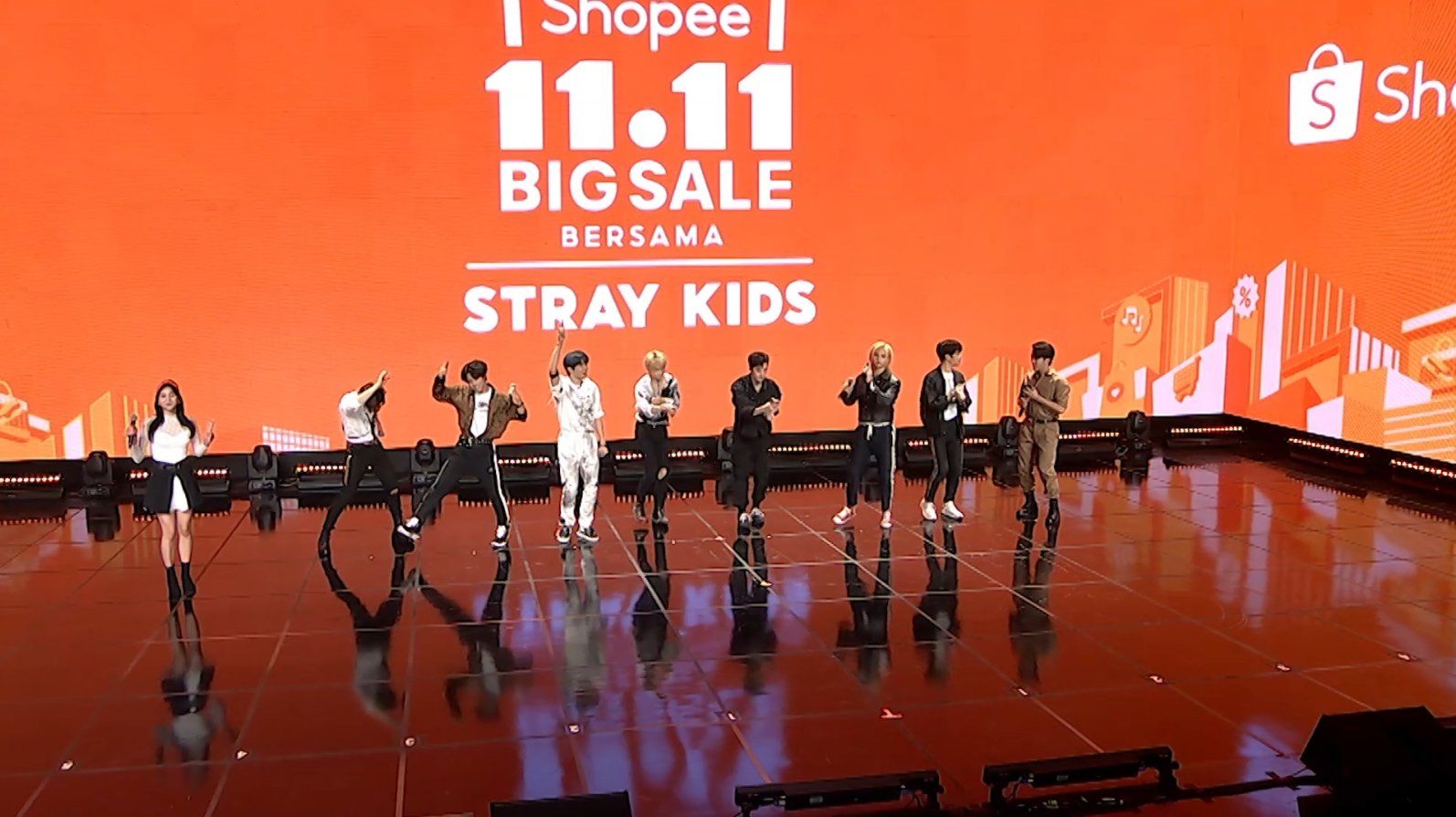 Концерт stray kids в москве 2024 купить. Shopee Stray Kids. Гритинг Stray Kids.