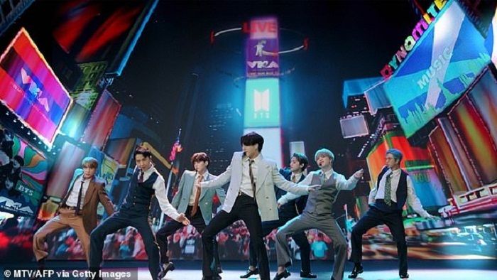 BTS kala tampil di Video Music Awards. 