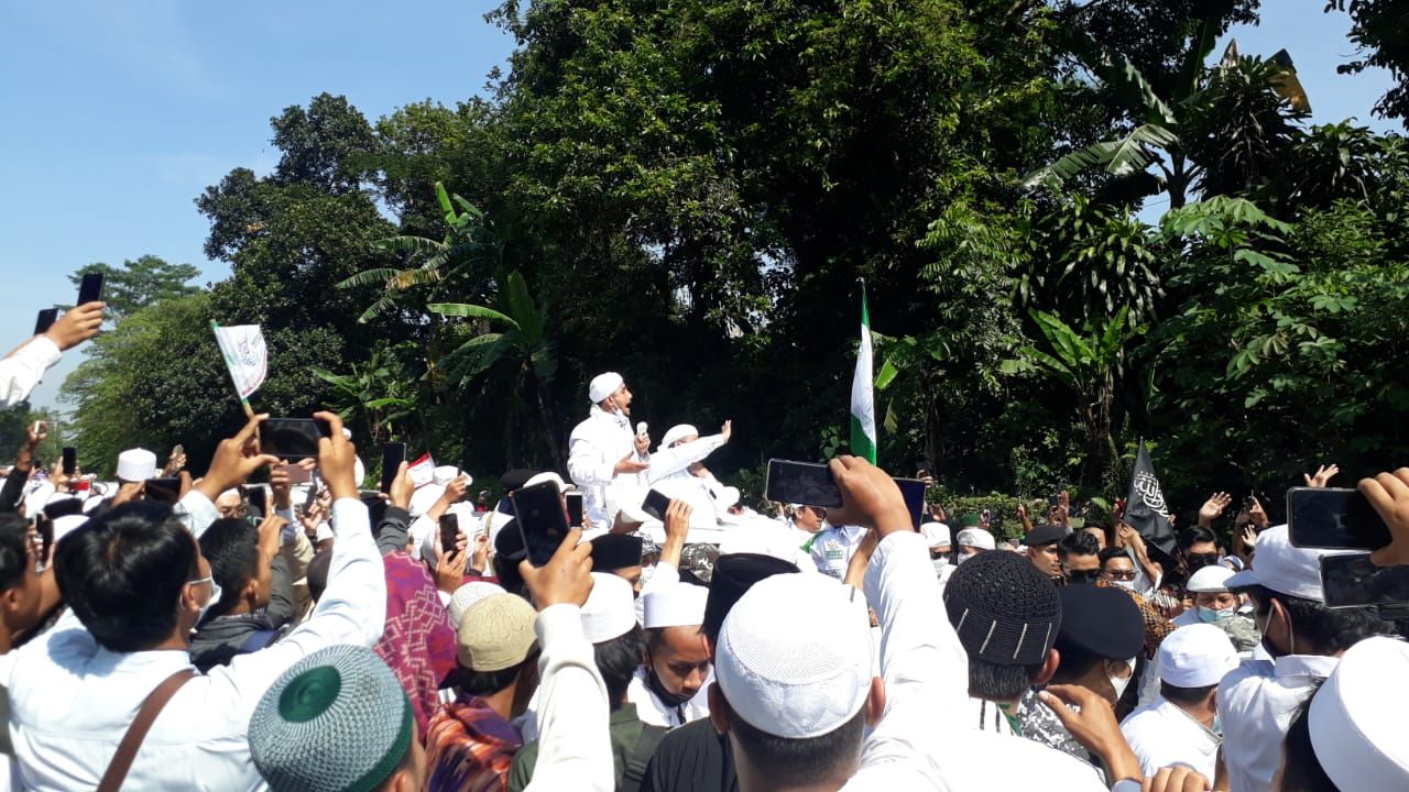Mobil komando kedatangan Habib Rizieq Syihab tiba di Bogor, Jumat 13 November 2020