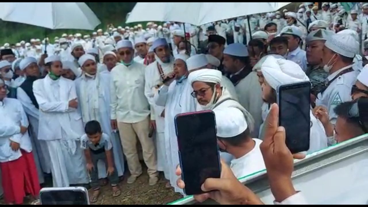 Habib Rizieq membangun masjid di Megamendung, Kabupaten Bogor, Jumat 13 November 2020
