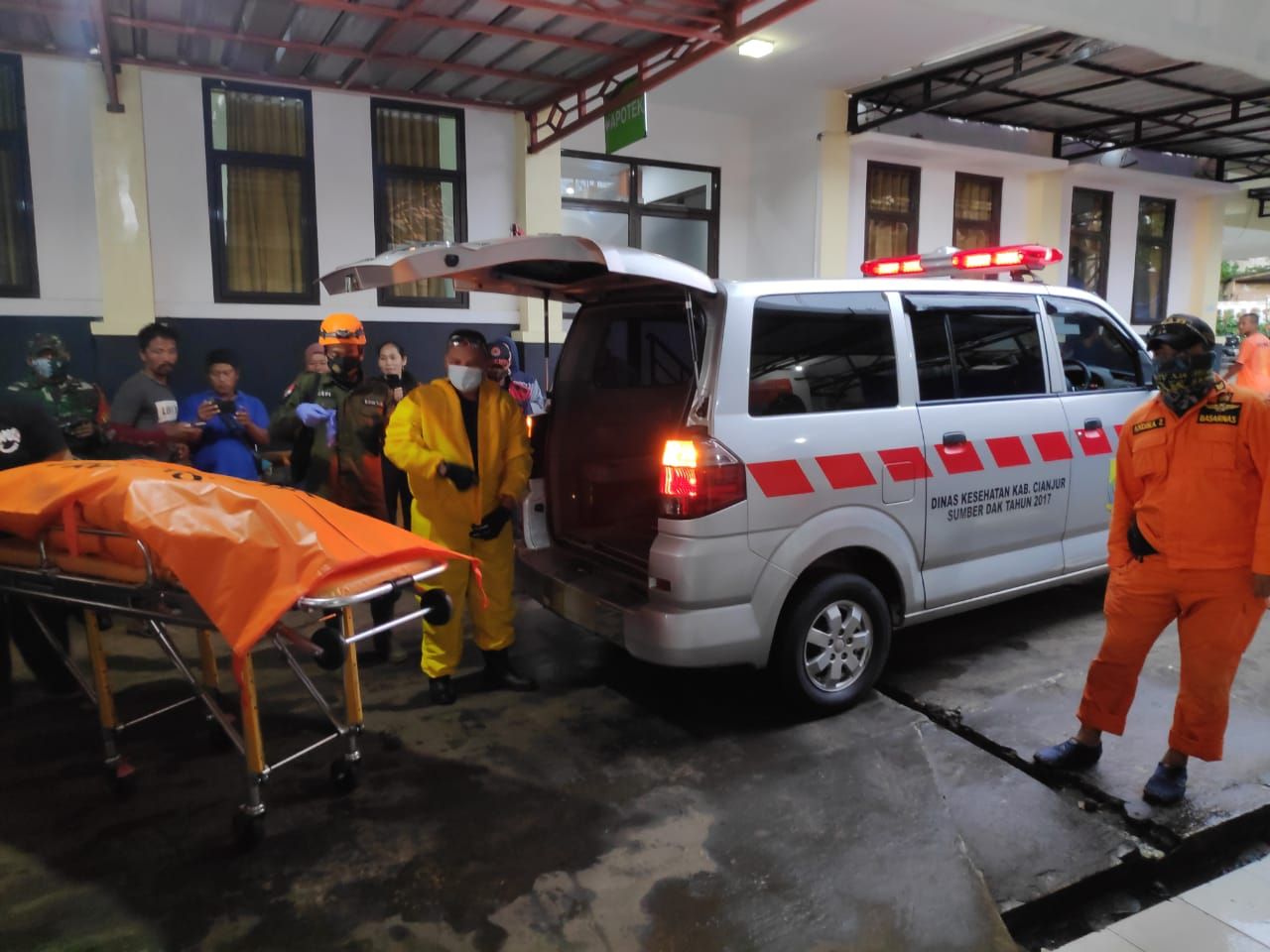 Tim SAR Gabungan Menemukan Jasad Erik yang tenggelam di Pantai Cigebang Cianjur