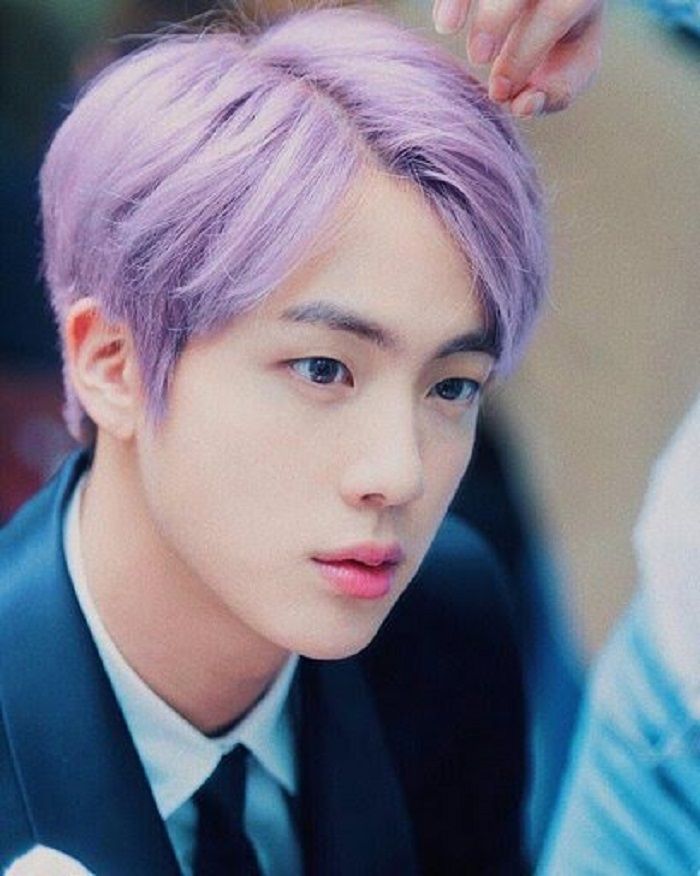 Potret editan warna rambut Jin berwarna ungu.*/Dok. Koreaboo