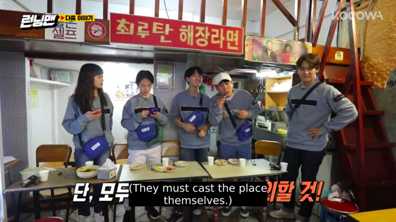 So Min, Jihyo, Hoshi, Sechan, dan Mingyu yang harus memasang karet gelang ke wajah mereka di episode terbaru Running Man.