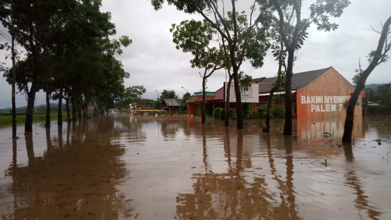 Kondisi banjir di wilayah Kemranjen, Banyumas. 