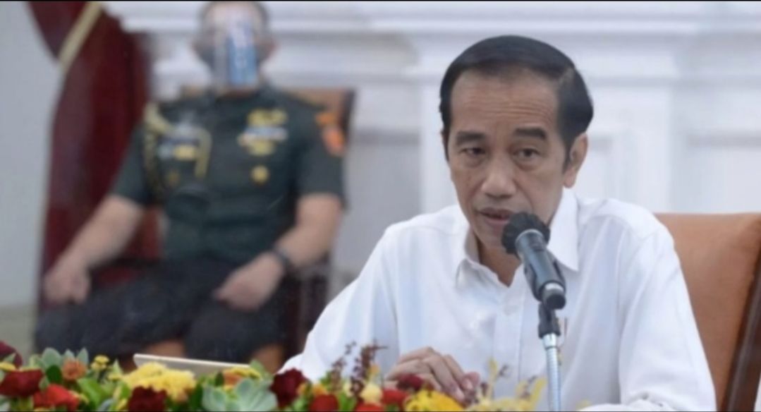 Presiden Joko Widodo (Jokowi) saat memimpin rapat terbatas di Istana Merdeka pada Senin, 16 November 2020.