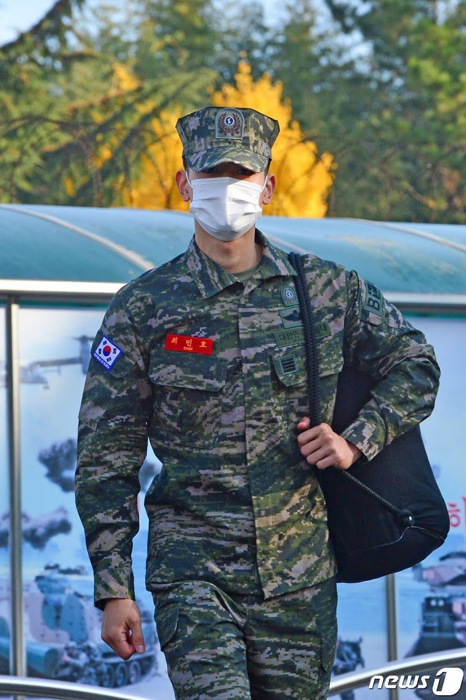 Militer membuatnya terlihat lebih seksi dan berkarisma, sehingga seperti berada dilevel tertinggi.*/Dok Koreaboo