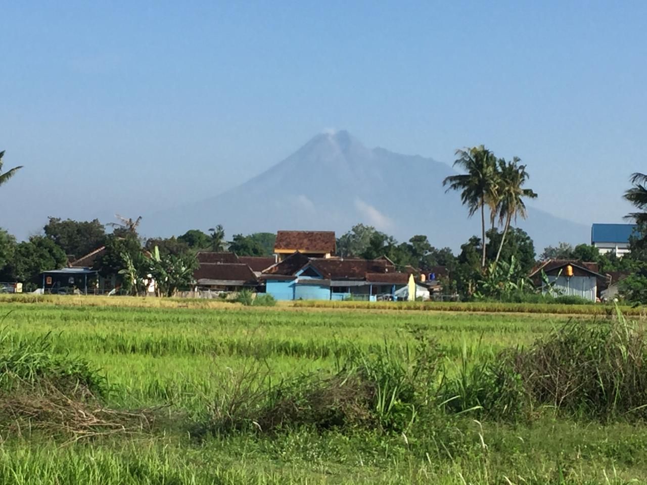 Gunung Merapi yang memancarkan sejuta pesona kini sedang dalam status siaga.