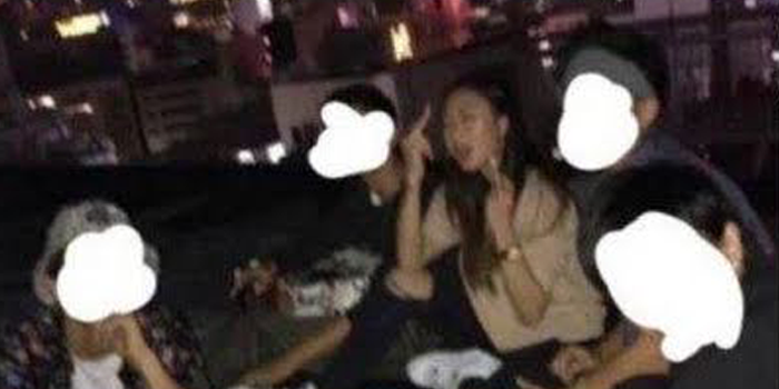Foto yang diduga Giselle aespa sedang minum minuman beralkohol tengah beredar.