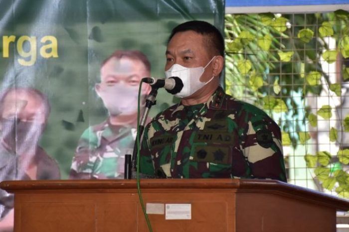 Pangdam Jaya Mayjen TNI Dudung Abdurachman mengancam akan bubarkan FPI jika tidak mau patuh terhadap aturan pemerintah dan berbuat seenaknya 