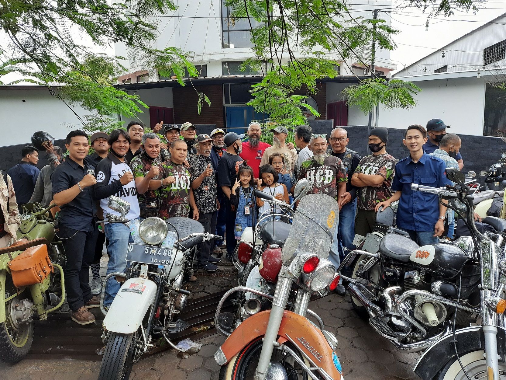 Menyapa dan bernostalgia dengan sesama Harley-Davidson enthusiast, berbagi cerita dan menggelar coaching clinic. /ZonaPriangan.com/Didih Hudaya