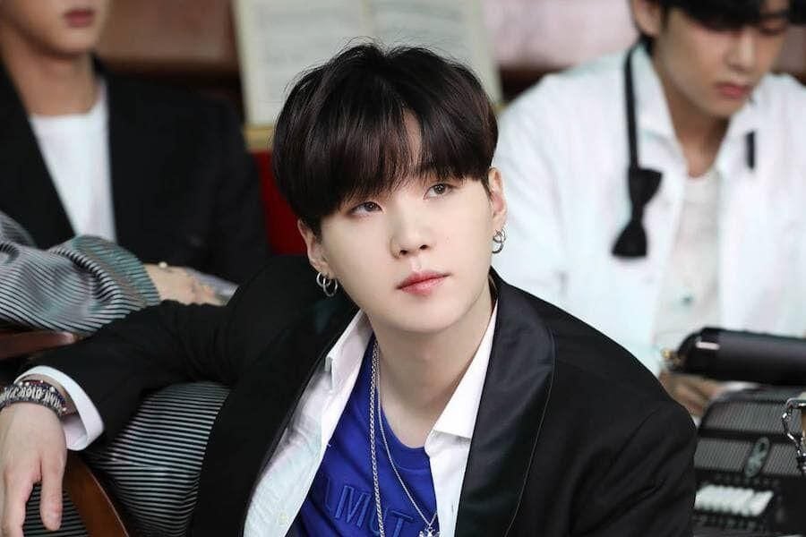 Cerita Suga BTS yang Diberi Payung Oleh Seorang Penggemar - Kabar Joglo
